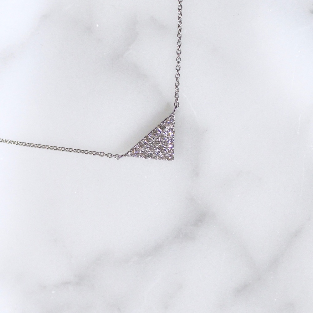 18k gold diamond  triangle necklace. NEW.